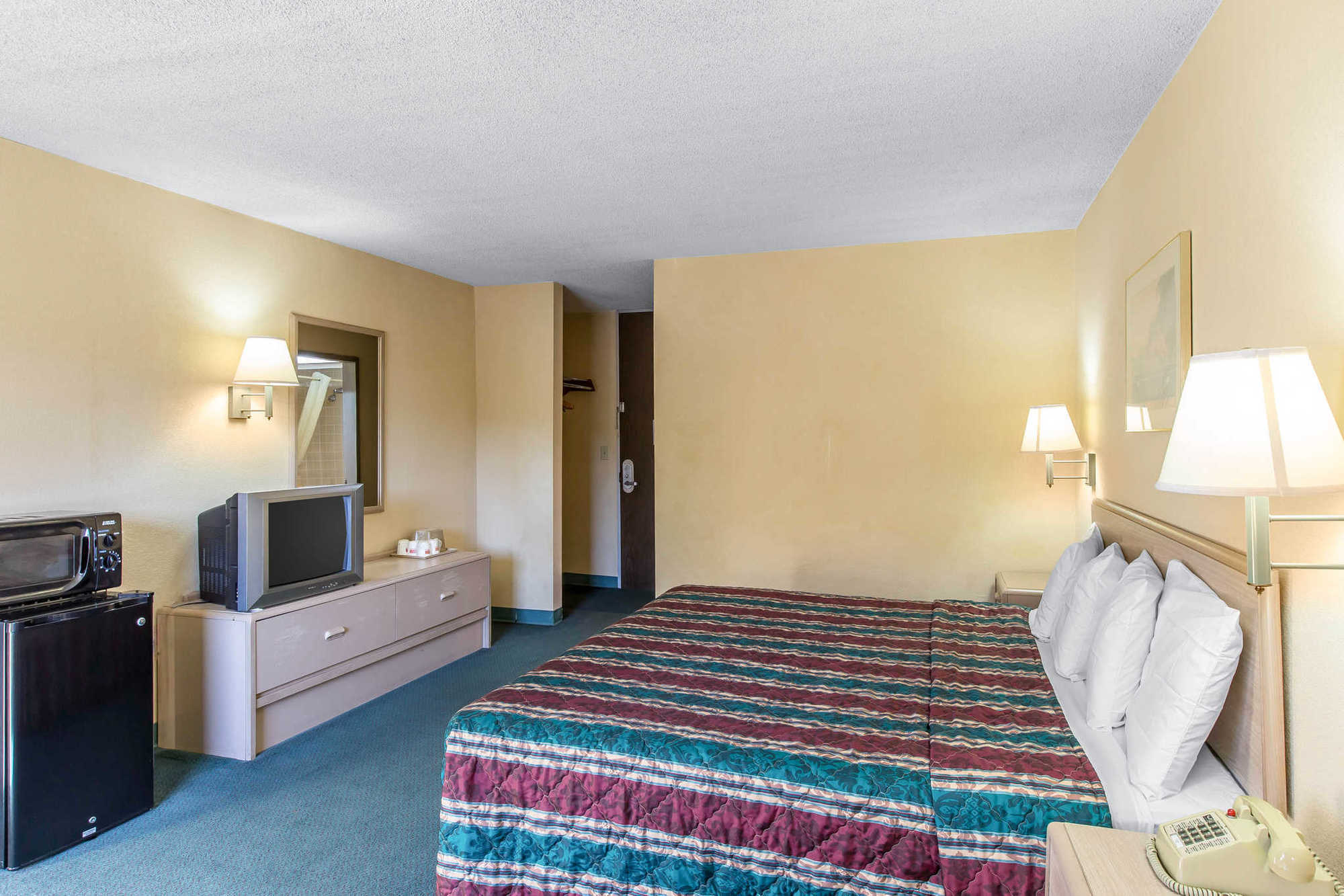ทราเวลลอดจ์ บาย วินด์แฮม ฟอร์ซิท Hotel ฟอร์ไซธ์ ห้อง รูปภาพ