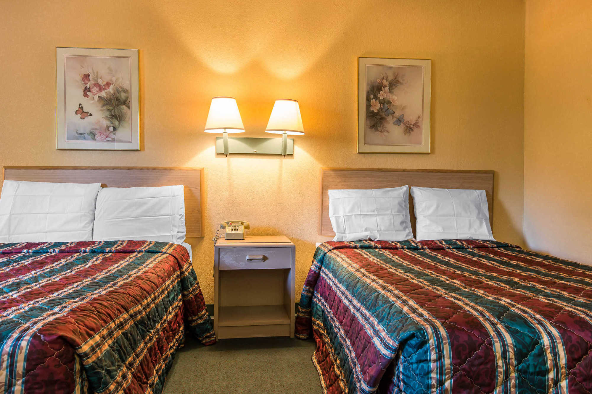 ทราเวลลอดจ์ บาย วินด์แฮม ฟอร์ซิท Hotel ฟอร์ไซธ์ ห้อง รูปภาพ