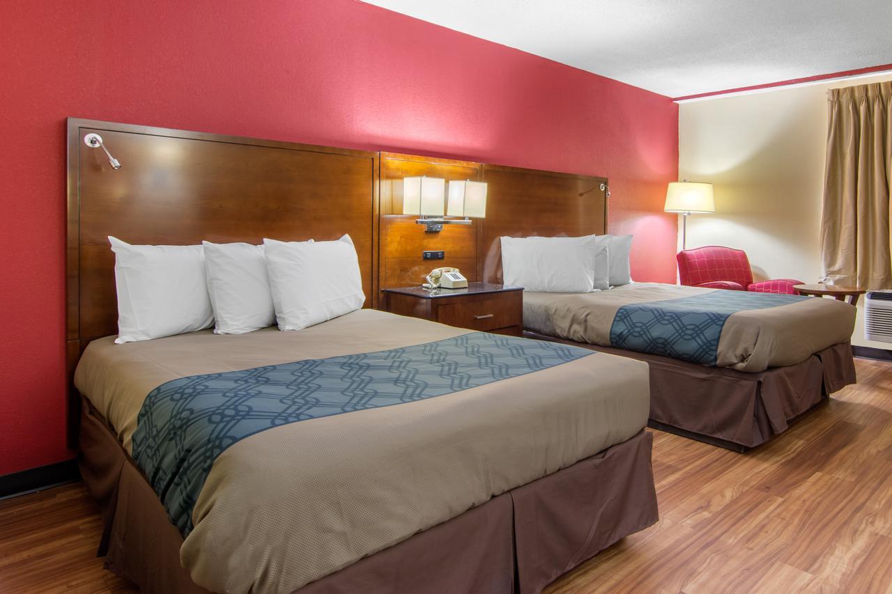 ทราเวลลอดจ์ บาย วินด์แฮม ฟอร์ซิท Hotel ฟอร์ไซธ์ ภายนอก รูปภาพ