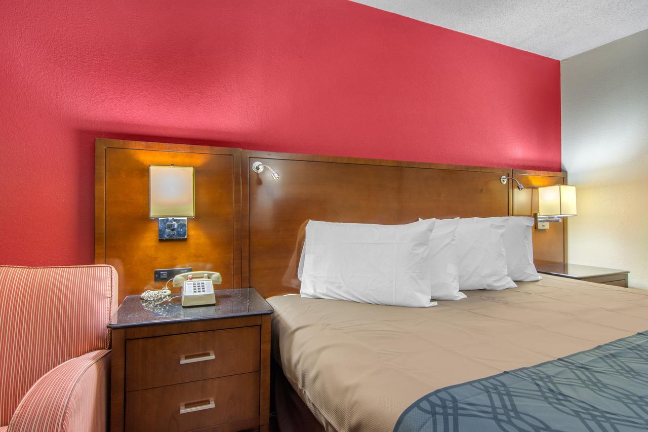 ทราเวลลอดจ์ บาย วินด์แฮม ฟอร์ซิท Hotel ฟอร์ไซธ์ ภายนอก รูปภาพ