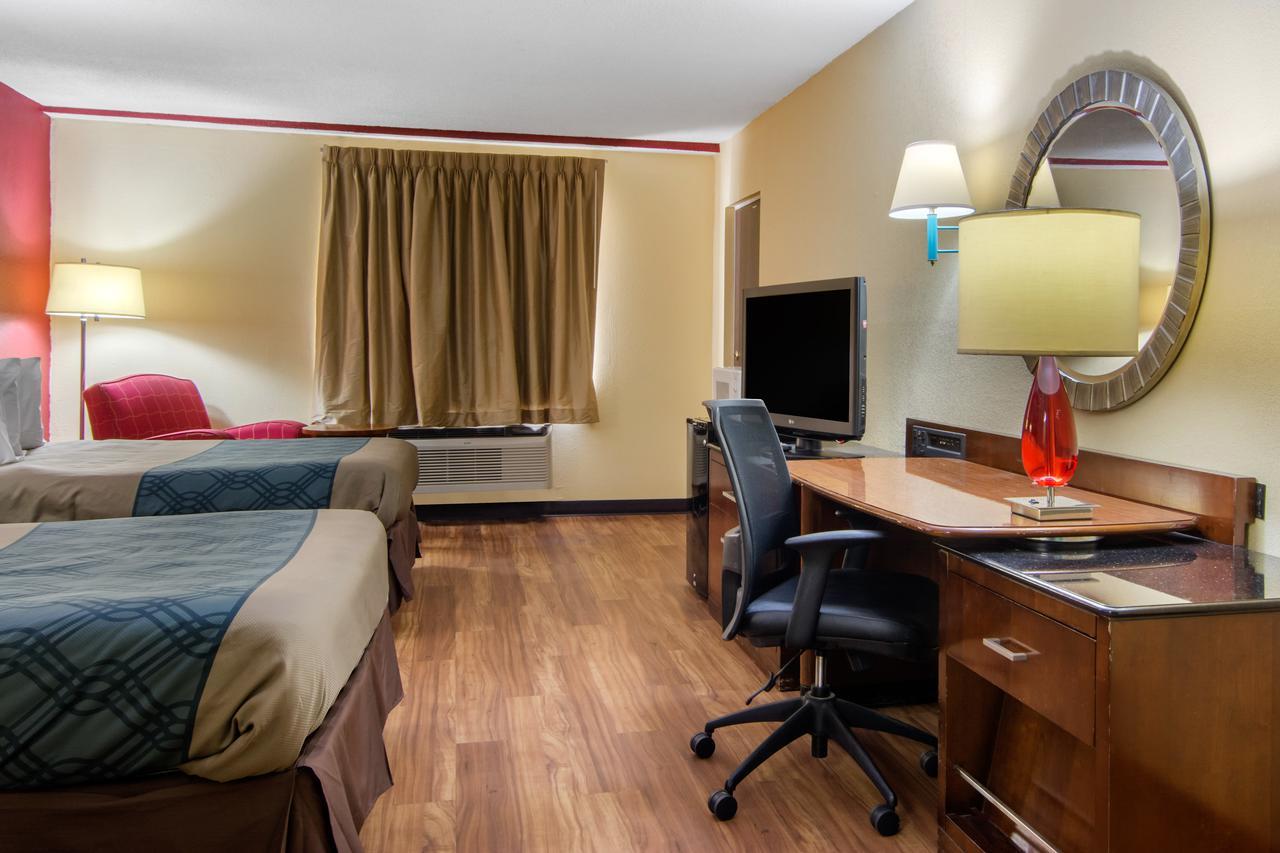 ทราเวลลอดจ์ บาย วินด์แฮม ฟอร์ซิท Hotel ฟอร์ไซธ์ ภายนอก รูปภาพ