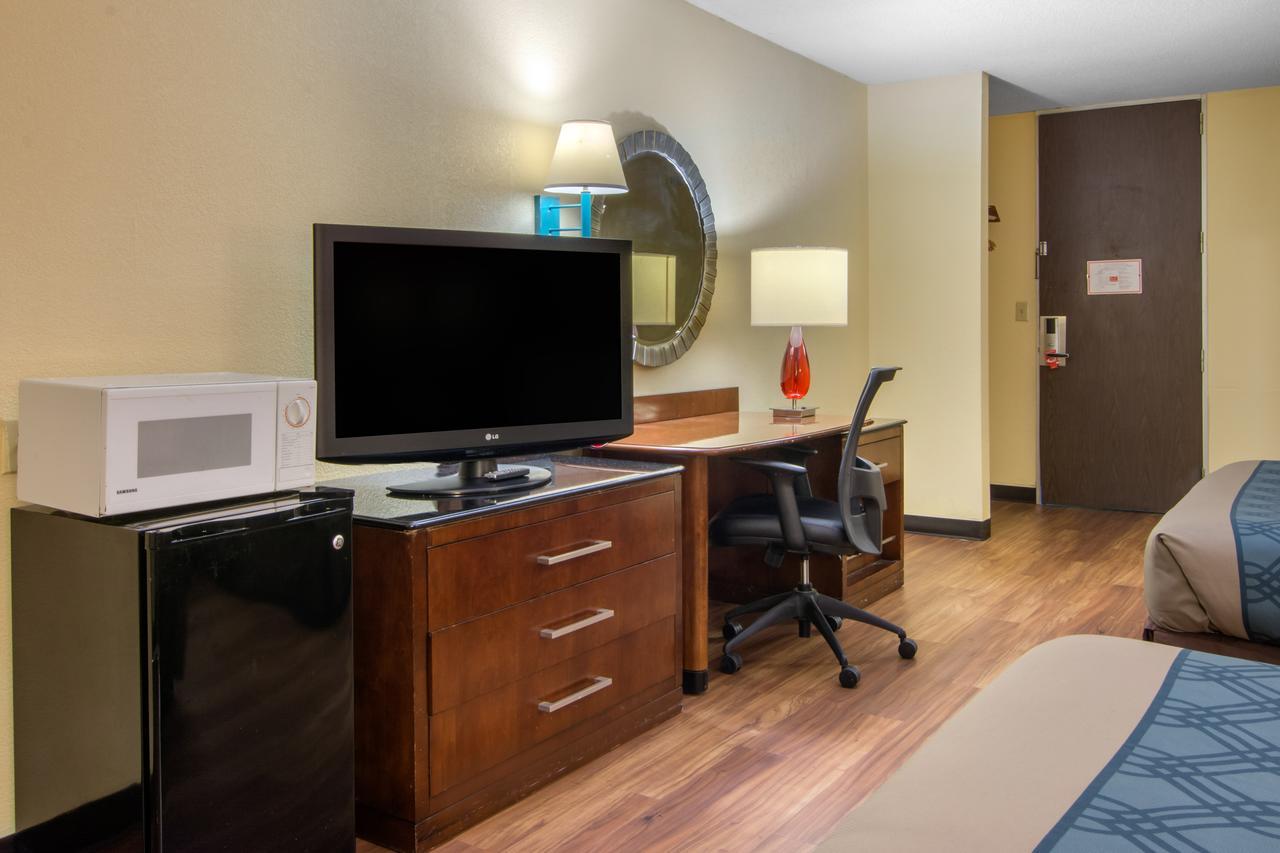 ทราเวลลอดจ์ บาย วินด์แฮม ฟอร์ซิท Hotel ฟอร์ไซธ์ ภายนอก รูปภาพ