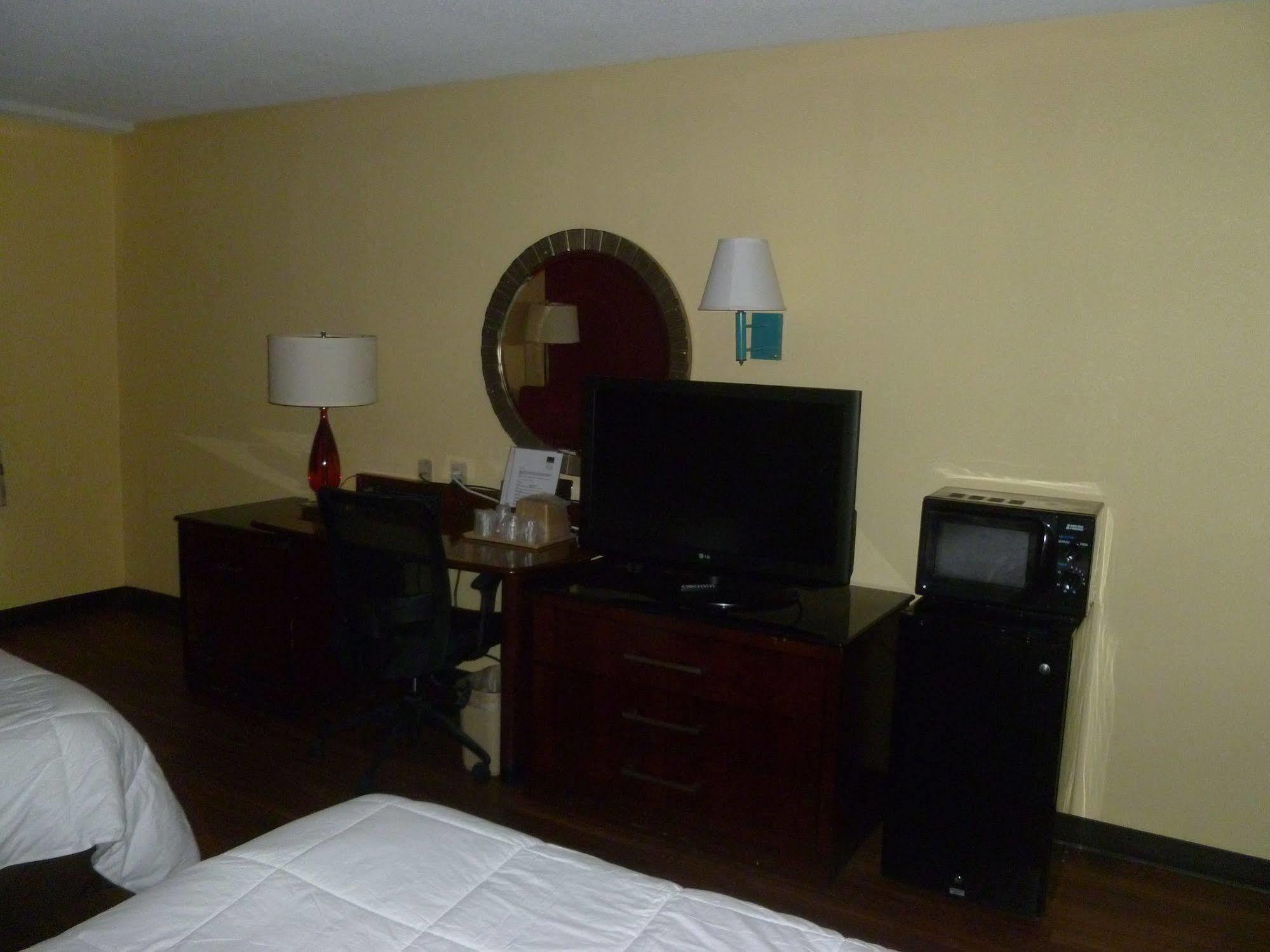 ทราเวลลอดจ์ บาย วินด์แฮม ฟอร์ซิท Hotel ฟอร์ไซธ์ ภายนอก รูปภาพ