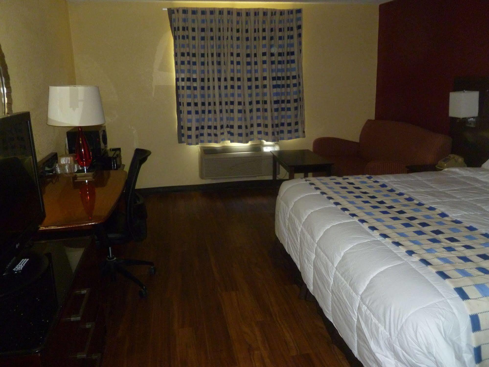 ทราเวลลอดจ์ บาย วินด์แฮม ฟอร์ซิท Hotel ฟอร์ไซธ์ ภายนอก รูปภาพ