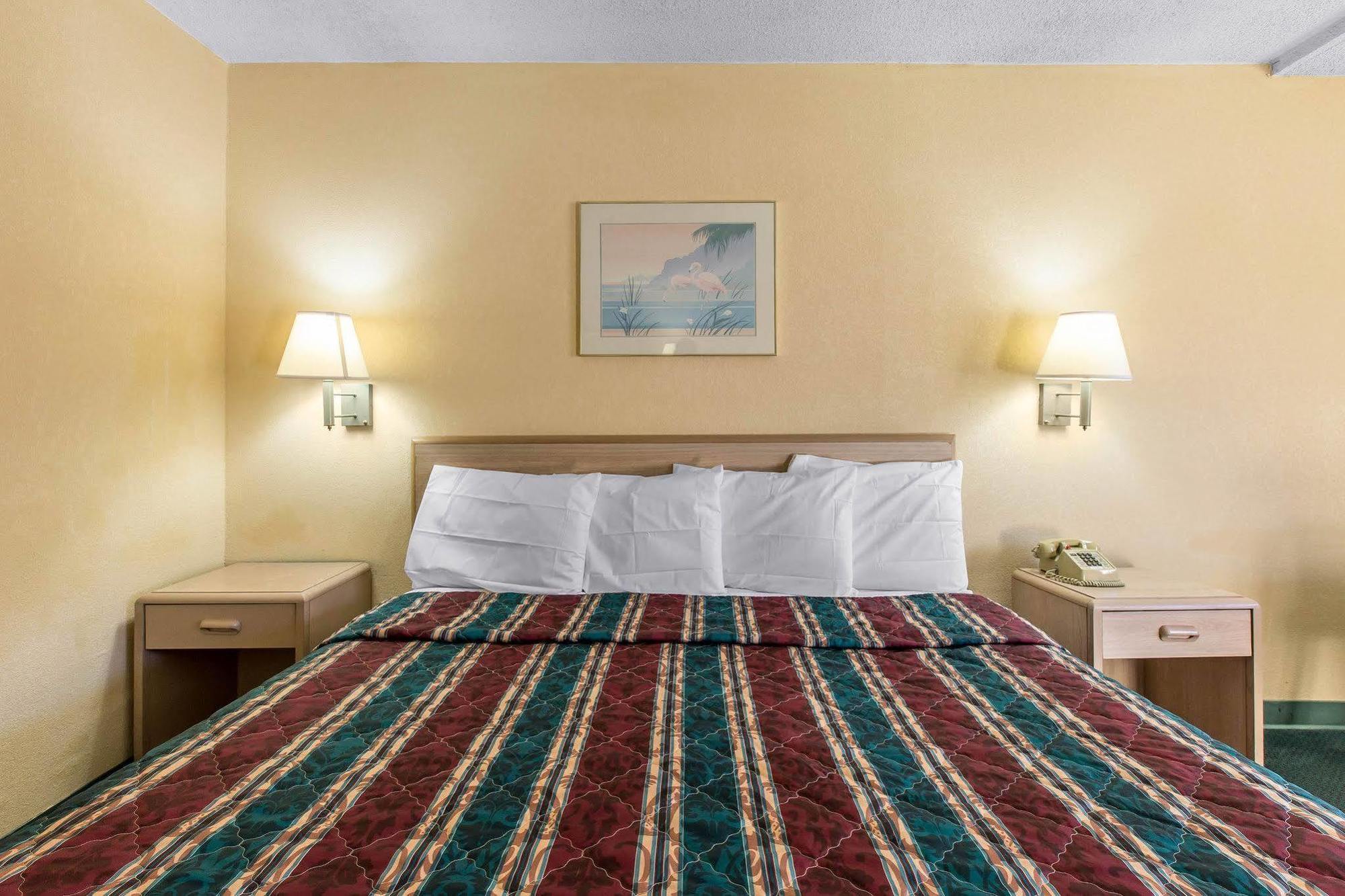 ทราเวลลอดจ์ บาย วินด์แฮม ฟอร์ซิท Hotel ฟอร์ไซธ์ ภายนอก รูปภาพ