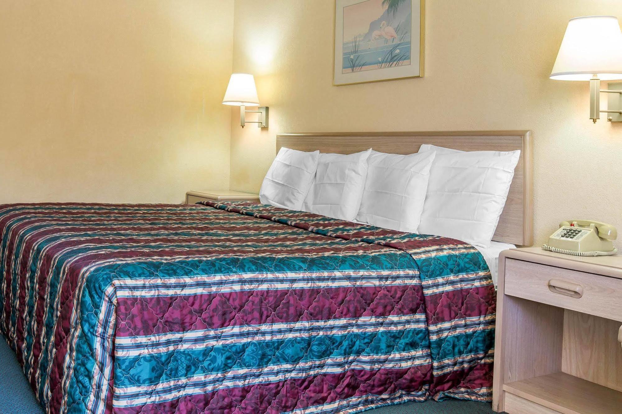 ทราเวลลอดจ์ บาย วินด์แฮม ฟอร์ซิท Hotel ฟอร์ไซธ์ ภายนอก รูปภาพ