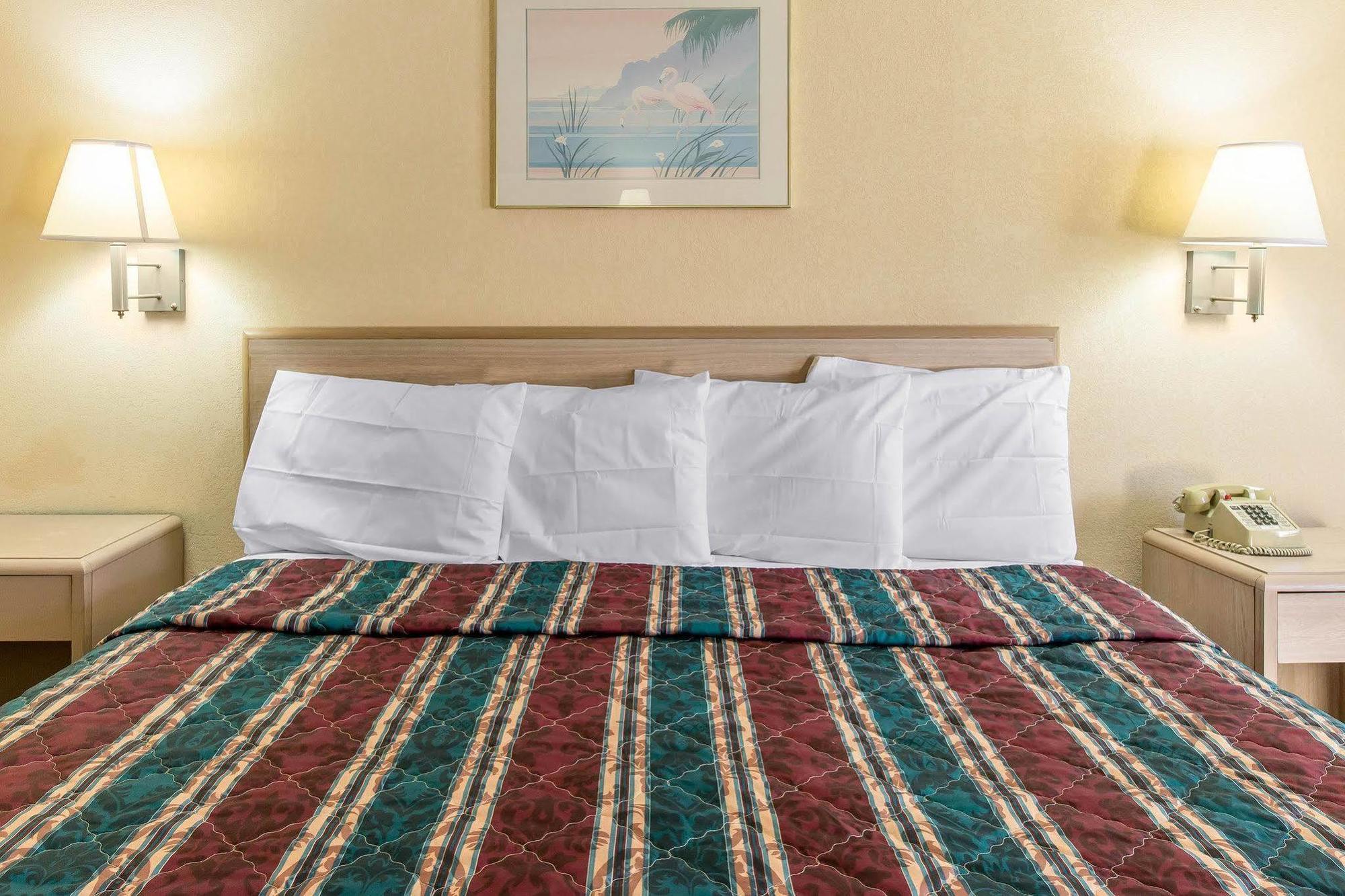 ทราเวลลอดจ์ บาย วินด์แฮม ฟอร์ซิท Hotel ฟอร์ไซธ์ ภายนอก รูปภาพ